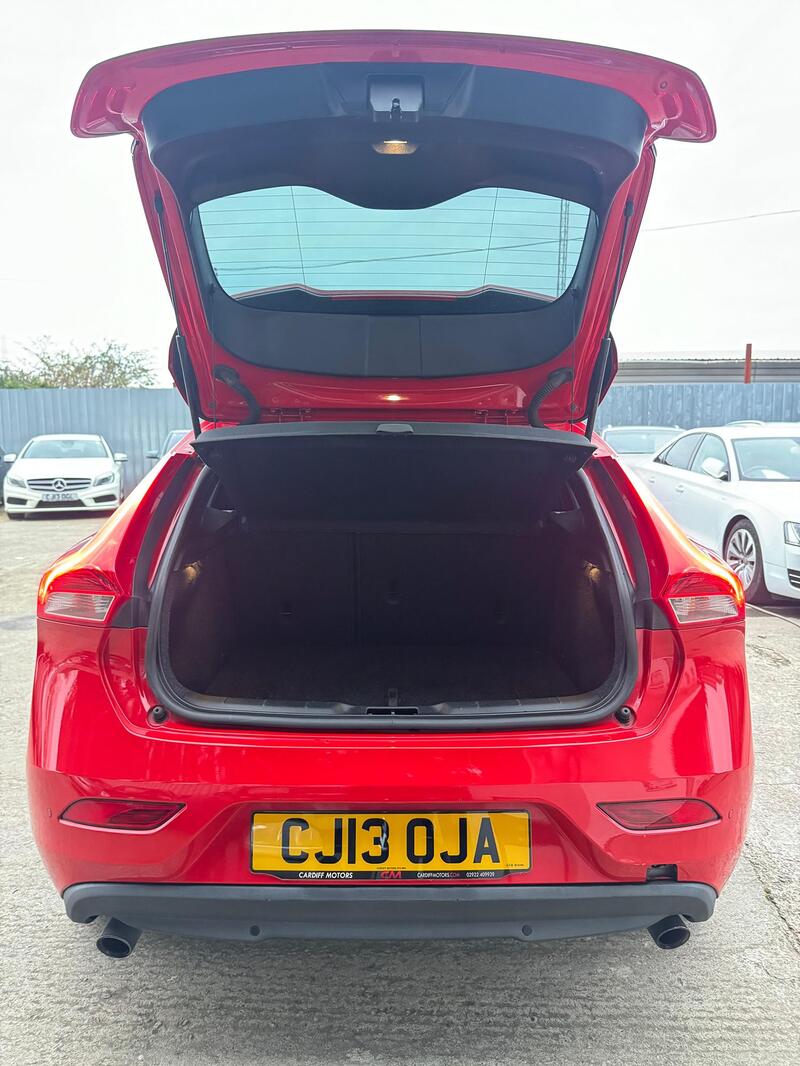 VOLVO V40
