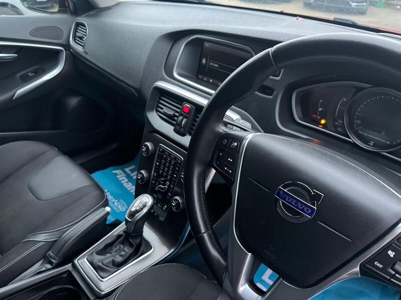 VOLVO V40