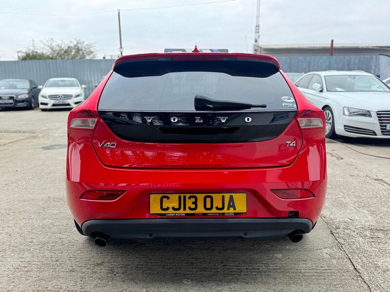 VOLVO V40
