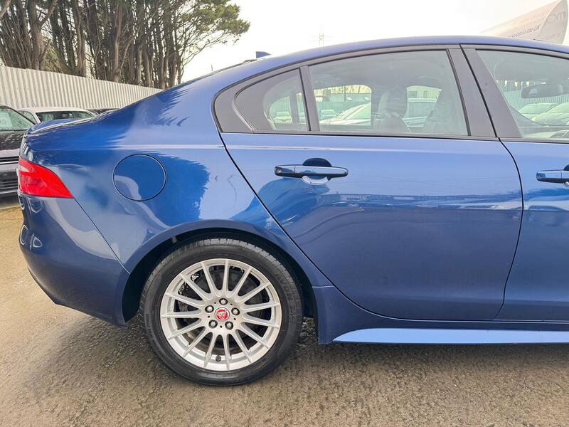 JAGUAR XE