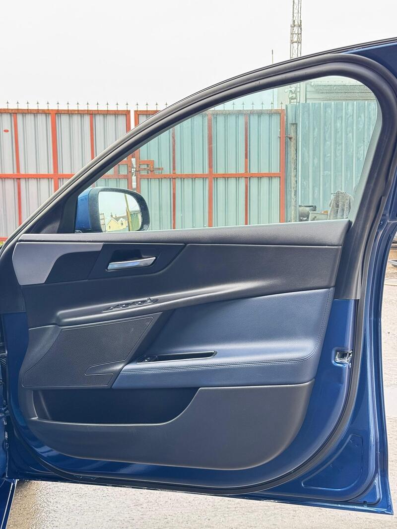 JAGUAR XE