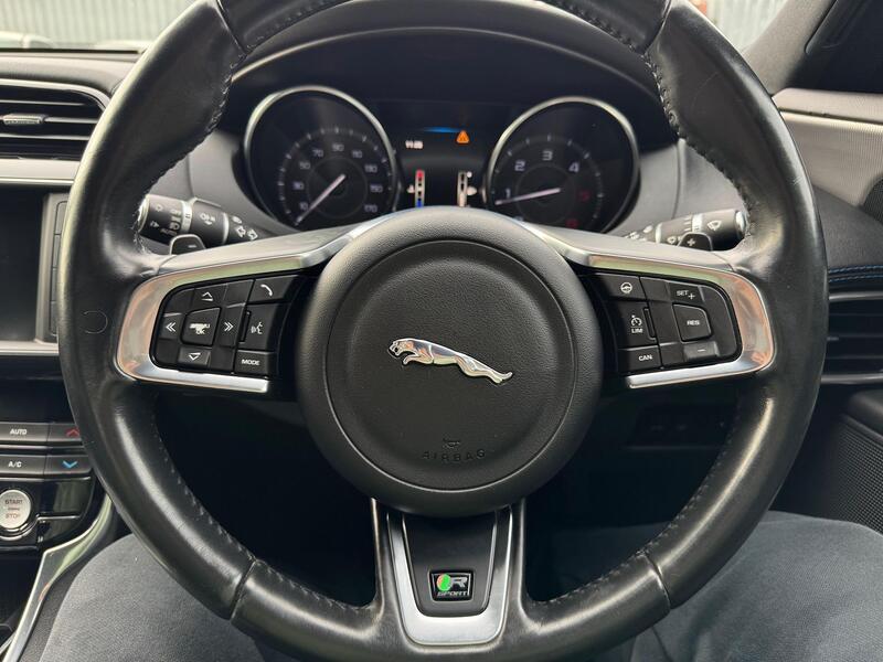 JAGUAR XE