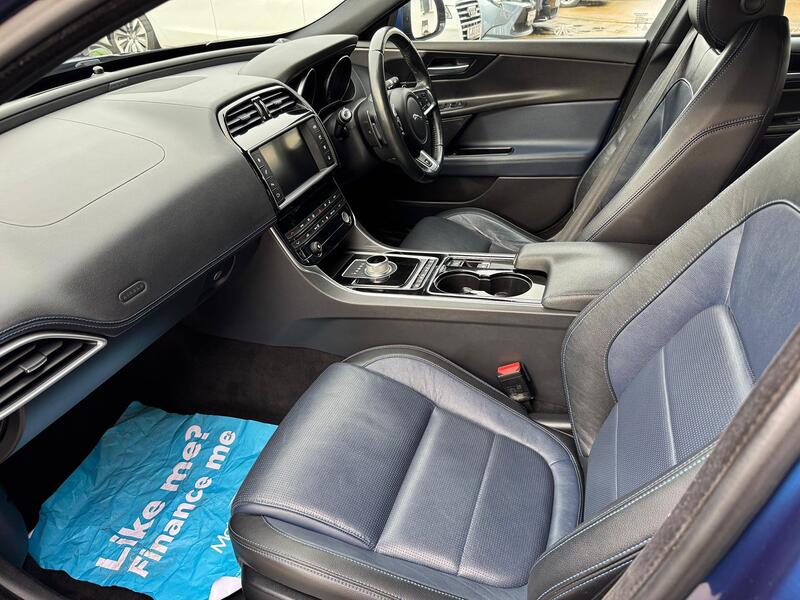 JAGUAR XE