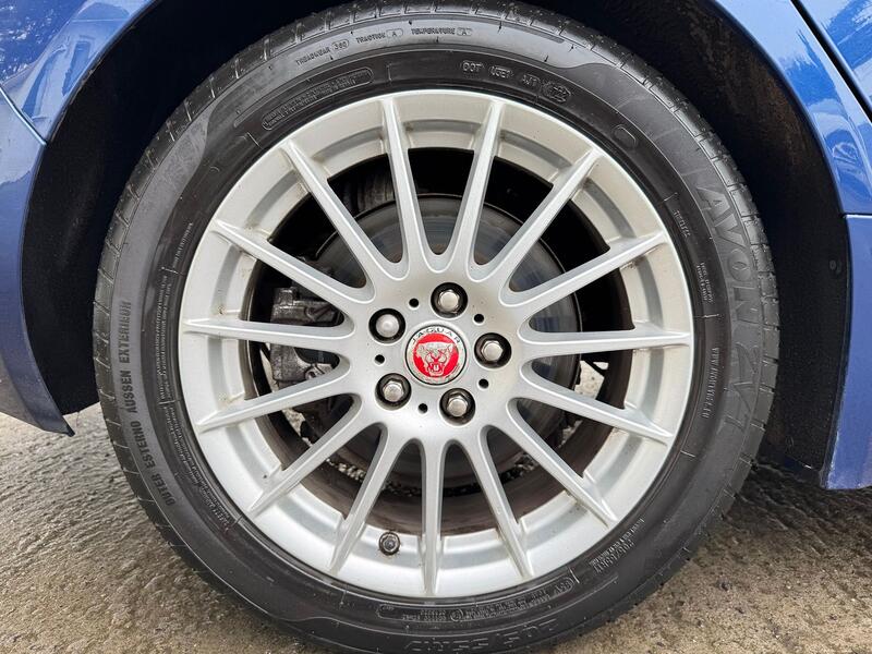 JAGUAR XE