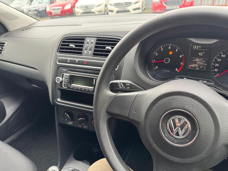 VOLKSWAGEN POLO