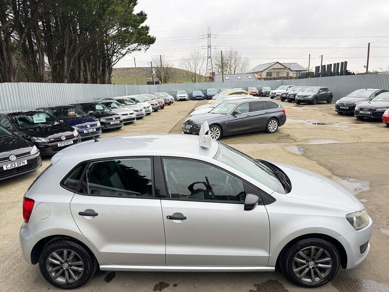 VOLKSWAGEN POLO
