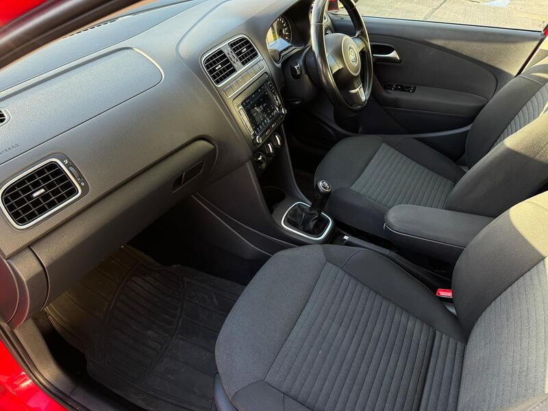 VOLKSWAGEN POLO