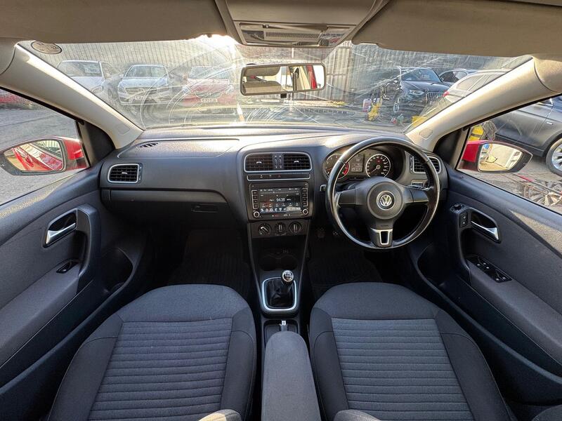 VOLKSWAGEN POLO