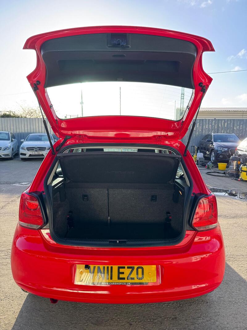 VOLKSWAGEN POLO