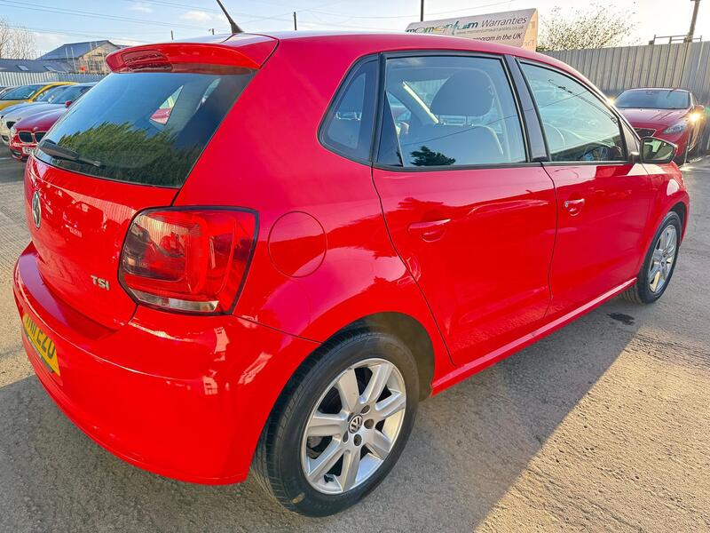 VOLKSWAGEN POLO